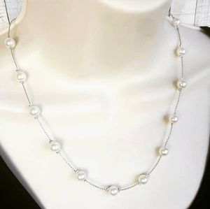 NWOT Dainty strand white pearl necklace